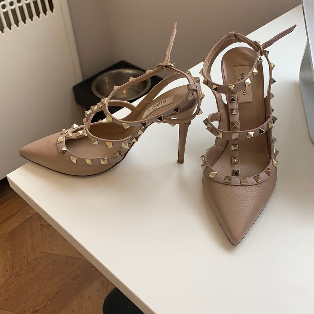 Valentino leather pump